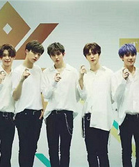 百分九团体活动,蔡徐坤被激光照眼