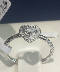 �Ե�һ�����Ľ�ָ���㿴�ó�����ö������ʯֻ��40����