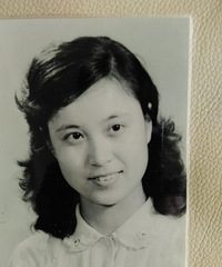 妈妈一个人兴致勃勃的花300块拍了套单人婚纱照,长这样...