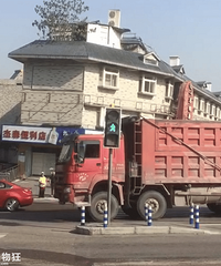突发!今早大石坝九村茶叶市场发生车祸 ,一死一重伤