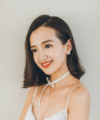 在论坛找的化妆师好满意,手机拍的试妆照都有一种写真的感觉