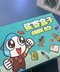安利大家一个好耍的盒子,里面的手工让娃儿和他爹耍得高兴得