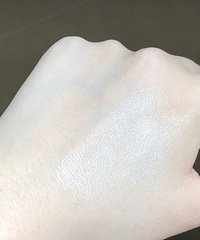 没想到用了这款高光棒,肤色居然有打了玻尿酸的感觉
