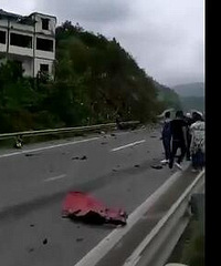 吓!万州回奉节发生一起货车爆炸