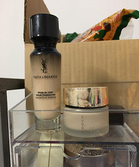 这两种粉底液和散粉搭配着用,能够在打造奶油肌的同时还完美控油