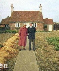 ����һ���Ϸ��ޣ�����ϲ��ÿ����ͬһ���ط�������������