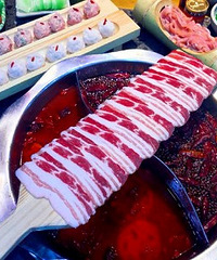 土猪五花肉、麻辣牛肉才跟火锅最配