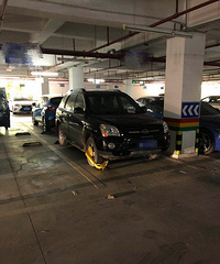 产权车位被占,喊对方挪车,对方回答说,在吃饭回来不了