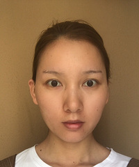 感觉化妆师都有一双魔术手,看了妆后的我,他们都以为我是混血儿