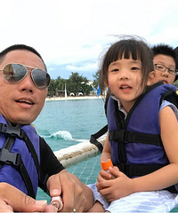 粗狂型老爸也有柔情的一面,独自带娃去长滩和香港旅行