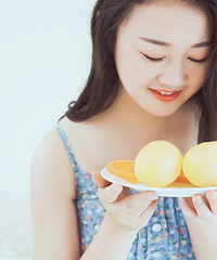 第一次尝试家居风格的写真,原来厨房里的照片拍出来也这么美