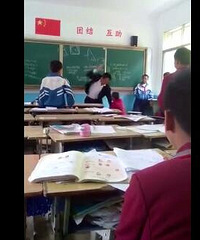 贵州一教师用教鞭抽打小学生