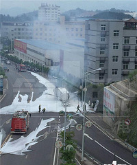重庆一罐车起火发生爆炸 现场一声巨响
