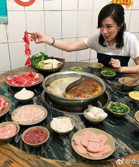 佘诗曼来重庆,来看看她去吃的哪家火锅