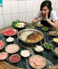 佘诗曼来重庆,来看看她去吃的哪家火锅