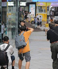 北城天街好多摄影师“打群架”