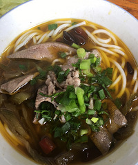 酸菜肉丝米线哪家强?推荐一家冷门的给你们。