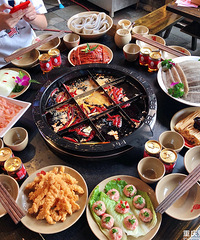 游客都要来打卡的火锅店,金牌牛肉和毛肚吃起好过瘾~