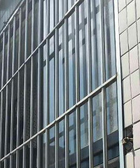 一楼住户阳台安防盗窗,影响我家?!