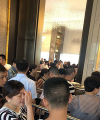 龙湖景粼玖序今天交资料拿号,现场人山人海锣鼓喧天……咳咳咳!