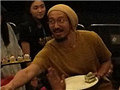 王传君见面会发蛋糕