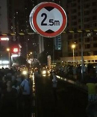 隔壁小区业主堵爱尚里小区道路?!
