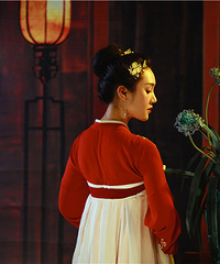 ûĺõĹװдڶͷһΣɫӺè