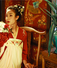 ûĺõĹװдڶͷһΣɫӺè