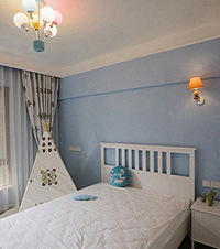 140ƽ������ʽ����¶̨�ϻ���һ����Сɳ̲��