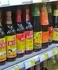 海天酱油惊现活蛆怎么回事?厂家说夏天就这样,海天酱油惊现活蛆