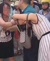 原配捉奸,小三一身两万,原配两百