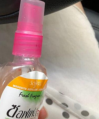 重庆太热了,车里的花露水都变形了