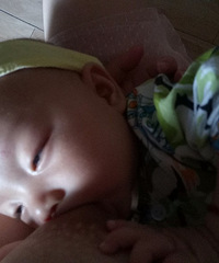 出月子母乳就不够觉得亏欠娃儿太多,终于追奶成功感觉一切都值了