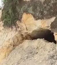 他为了乘凉在南山挖了个山洞