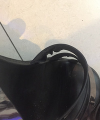 品牌凉鞋穿了几天就脱胶