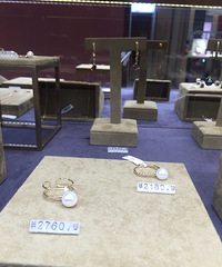 �Ե��ҿ�ʽ���µ��鱦�꣬����ײ��ĶԽ�һ�ԲŲ���2000��