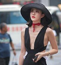 小姐姐们把天街走成了T台