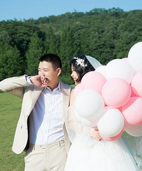 �е�С��ϲ�Ļ��գ�һ�򲻿��õĺ�ɫ��Ȼ������ʺ���