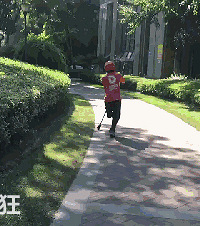 独腿外卖小哥:要攒钱给自己安假肢