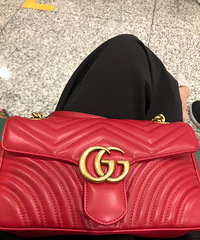 ϦϹ͵ģһеĺɫGUCCI