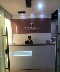 ������ǰ�Ƶ�ü����˺�ɫ���������3D����ü������Ȼ�ֺÿ�