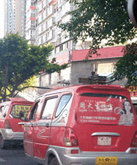 这段公交车道都快成三轮车专用道了