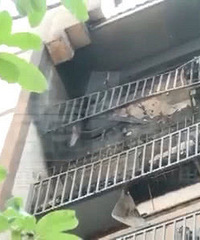 小区民房起火两户受损 邻居想要帮忙消防栓却没有水
