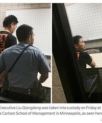 刘强东手铐照曝光,涉一级强奸重罪