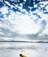 һ��˵�߾��ߵ����У�����Զ��5000�๫��Լ��ຣ������