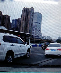 在鹅公岩引桥遇这车,这种我擂上去算谁的责任【行车记录仪故事】