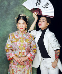 和42岁的妈妈拍了套“姐妹照”,看到照片都说我超像胡杏儿