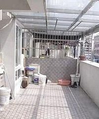 男童4楼坠亡:楼下住户要负责?