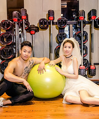 穿衣显瘦脱衣显肉说的就是我老公本人了,半裸的婚纱照超个性