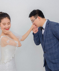 我和那个在购物狂认识的男人结婚了,第一次去我家他带了这些